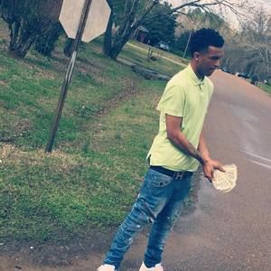 Meet your Posher, Dee